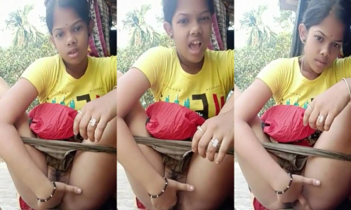 Horny Girl Fingering Her Pussy